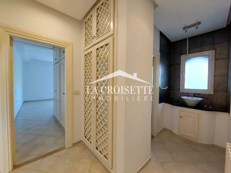 Villa S+5 à La Soukra